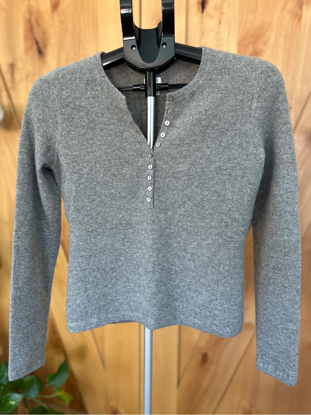 Aqua 100% Cashmere Long Sleeve Henley Sweater